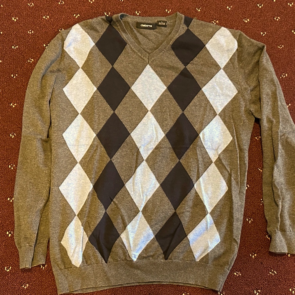 Men’s Claiborne tan argyle long sleeve sweater, size large, smoke free home
